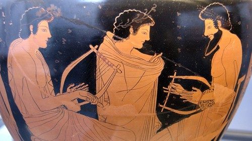 Hydria attica di Phintias che ritrae lezioni di musica nell’antichità