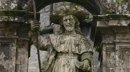 *OR* Santiago de Compostela, Spagna, la statua di San Giacomo nel portico della Cattedrale