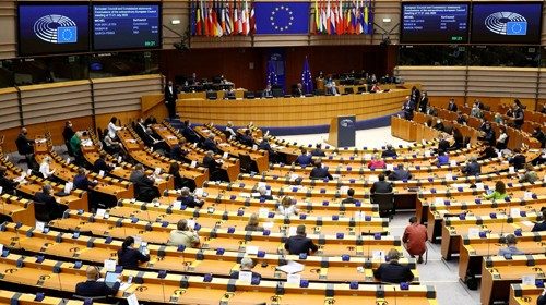 La seduta del parlamento europeo (Reuters) La seduta del parlamento europeo (Reuters)
