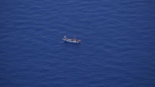 Barcone alla deriva nel Mediterraneo