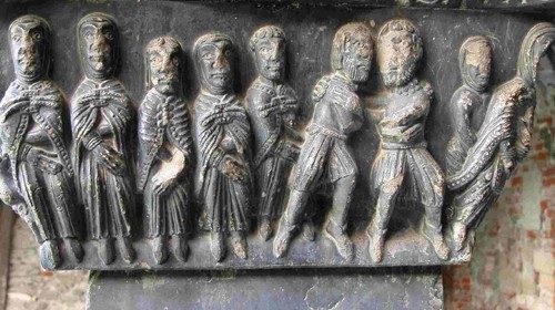 Il capitello centrale della galleria occidentale con l’abbraccio tra Giacobbe ed Esaù (XII secolo) Il capitello centrale della galleria occidentale con l’abbraccio tra Giacobbe ed Esaù (XII secolo)
