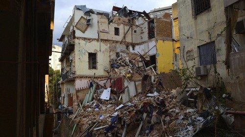 I palazzi distrutti dall’esplosione a Beirut (Epa)