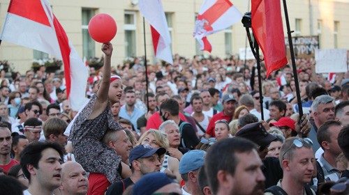 Manifestazione di protesta a Minsk (Epa)