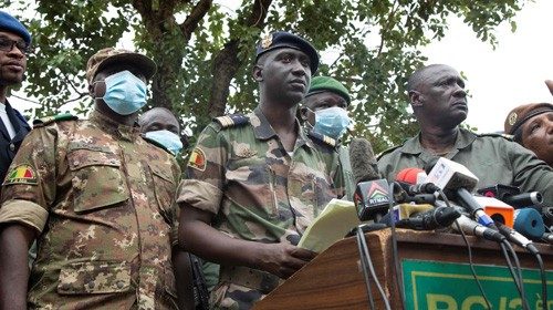 I rappresentanti dei militari che hanno preso il potere in Mali (Afp)