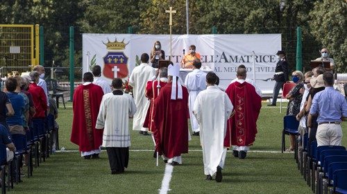 La Messa ad Amatrice in ricordo delle vittime del sisma (Ansa)