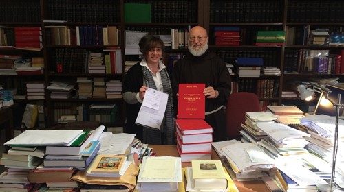 Stefania Falasca, vice postulator of the Cause of Canonization of John Paul I, and Fr Vincenzo Criscuolo, relator general of the Congregation for the Causes of Saints, on 17 October 2016 at the consignment of the Positio