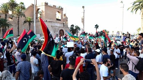 Manifestanti a Tripoli (Reuters)
