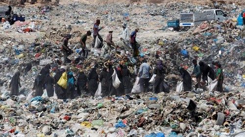 Una discarica nella città irachena di Najaf (Reuters) Una discarica nella città irachena di Najaf (Reuters)