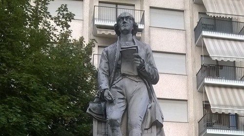 Il monumento, a Saluzzo, di Alfonso Balzico dedicato a Carlo Denina (1731 - 1813) Il monumento, a Saluzzo, di Alfonso Balzico dedicato a Carlo Denina (1731 - 1813)