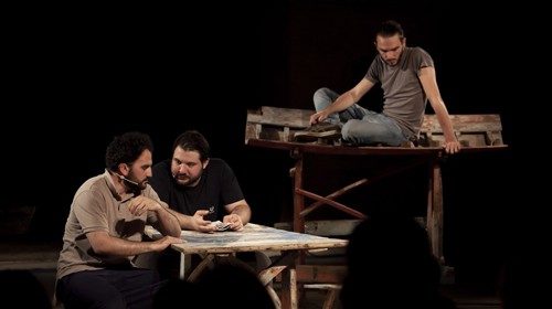 Una scena tratta dallo spettacolo «Settanta volte sette» di Controcanto Collettivo Una scena tratta dallo spettacolo «Settanta volte sette» di Controcanto Collettivo