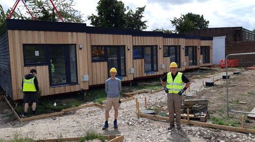 Micro case edificate nell’ambito del progetto solidale «Cambridge Pace» in Gran Bretagna