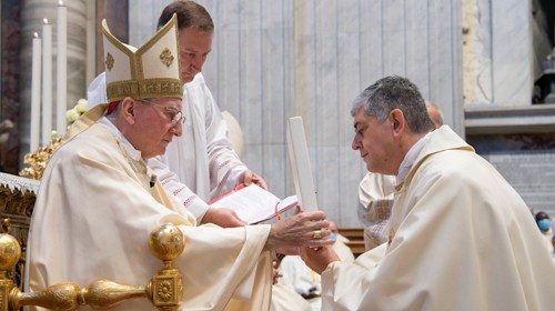 Em.mo Cardinal Pietro Parolin -  Altare della Cattedra - Ordinazione Episcopale S.E. Mons. Giovanni ...