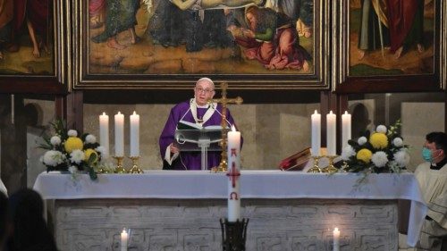 SS. Francesco - Santa Messa per i defunti e preghiera alle tombe dei Pontefici defunti  02-11-2020