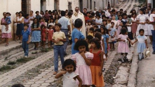 Nel 1984 il Jrs avvia un programma di sostegno ai rifugiati di El Salvador e Guatemala Nel 1984 il Jrs avvia un programma di sostegno ai rifugiati di El Salvador e Guatemala