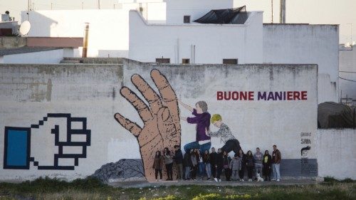 un dettaglio del murale «Buone maniere» contro il bullismo realizzato ad Andria su progetto di Daniele Geniale