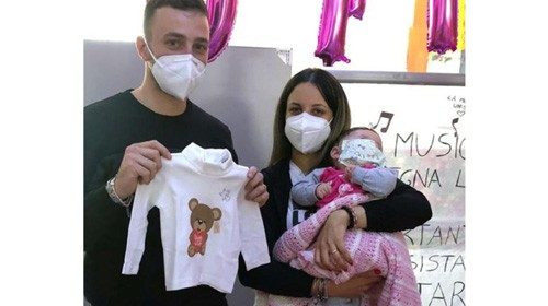 All'ospedale pediatrico Santobono di Napoli, una bambina di meno di sei mesi con atrofia muscolare ...