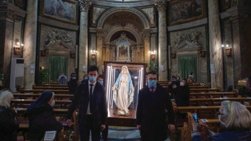 Città del Vaticano :  Parrocchia di SantAnna:Statua della Madonna Miracolosa  12-12-2020??