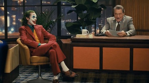 Joaquin Phoenix e Robert De Niro in una scena del film Joker (2019)