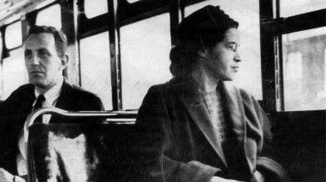 La storica foto di Rosa Parks sull'autobus