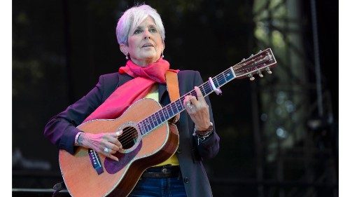 epa08925011 (FILE) American folk singer Joan Baez performs on the main stage during the 40th Paleo ...