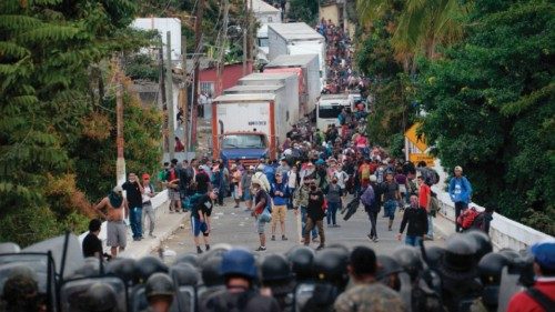 TOPSHOT - Security forces block migrants who arrived in caravan from Honduras on their way to the ...