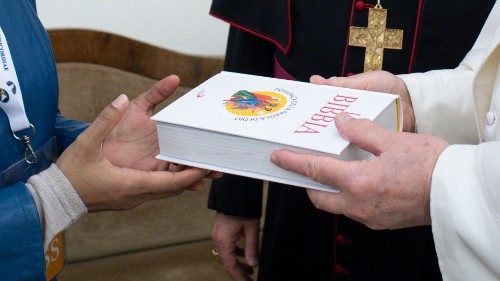 S.E. Mons. Rino Fisichella - Basilica Vaticana - Altare della Cattedra: Santa Messa  nella Domenica ...
