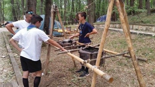  In un campo di tende dove si abbraccia la diversità  QUO-019