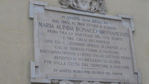 Una targa commemorativa dedicata ad Alinda Bonacci Brunamonti