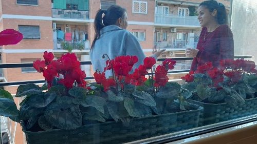 Due donne liberate e assistite da suor Rita Giaretta Due donne liberate e assistite da suor Rita Giaretta