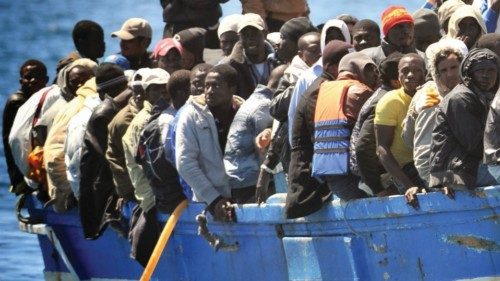 ansa - sbarchi a lampedusa - A boat with more immigrants aboard arriving on the italian island of ... ansa - sbarchi a lampedusa - A boat with more immigrants aboard arriving on the italian island of ...