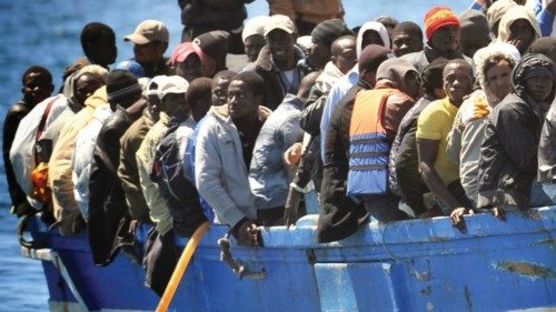 ansa - sbarchi a lampedusa - A boat with more immigrants aboard arriving on the italian island of ...