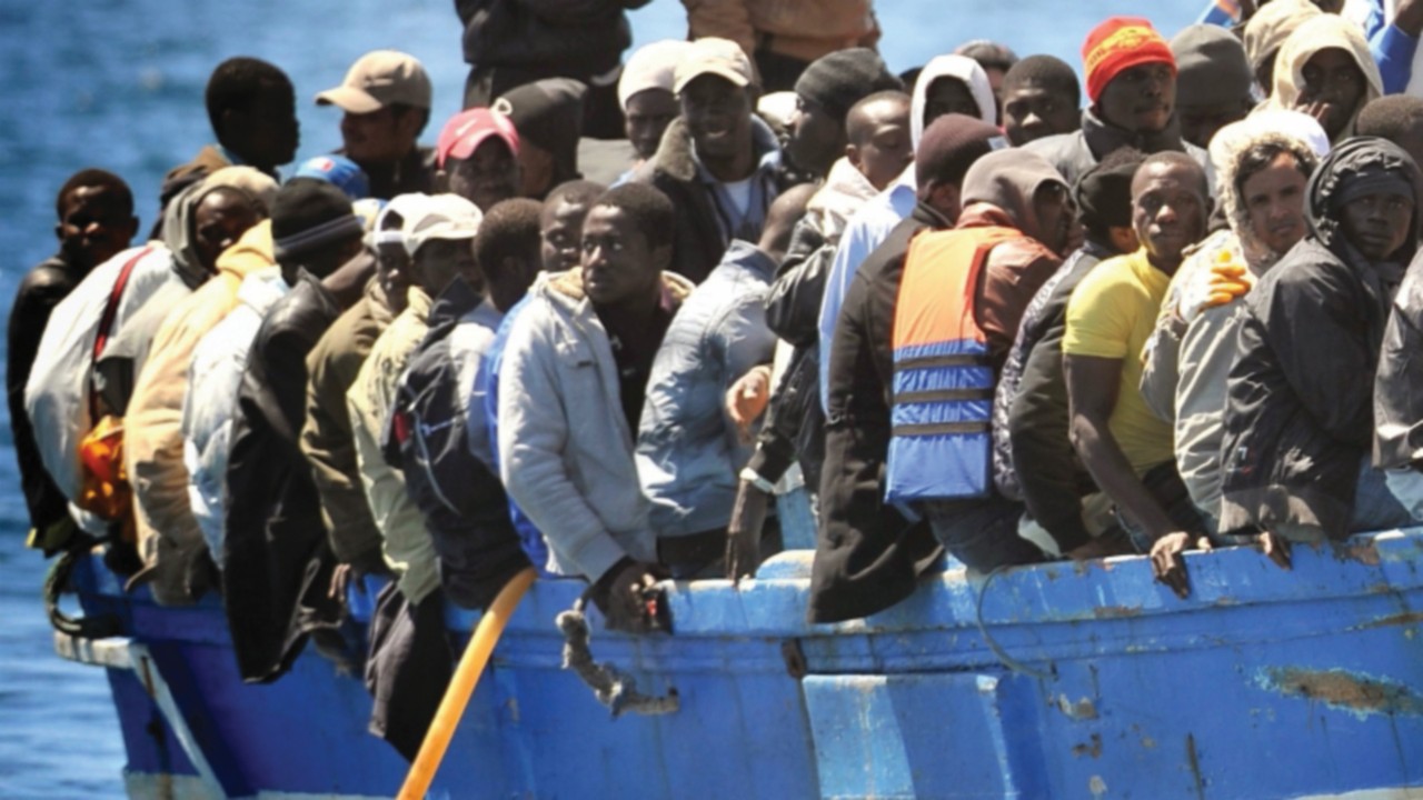 ansa - sbarchi a lampedusa - A boat with more immigrants aboard arriving on the italian island of ...
