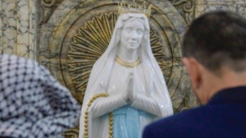 Tra un popolo che chiede speranza QUO-038 Tra un popolo che chiede speranza QUO-038