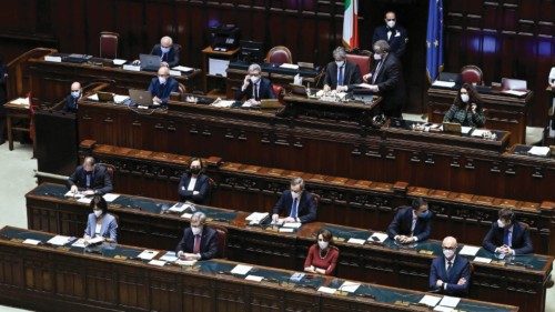 epa09020501 Italian Prime Minister Mario Draghi (C) waits at the lower Chamber of Deputies prior to ...