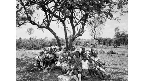 Narok, Kenya, 2017. «Siamo una grande famiglia, e da noi c’è spazio per tutti. Certo, la vita nella savana è difficile, i tanti cambiamenti degli ultimi tempi ci spingono a modificare radicalmente il nostro stile di vita. Ma insieme ce la faremo» (©Christian Tasso)