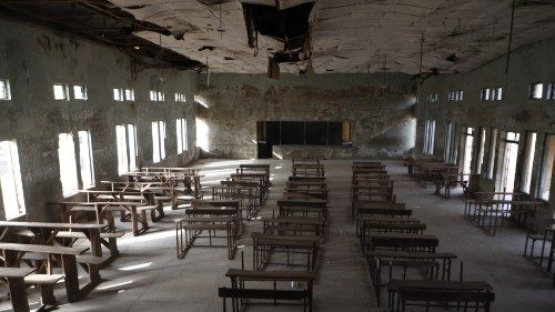 Nella fotografia Afp, l’aula di un scuola a Kagara, assaltata il 18 febbraio scorso