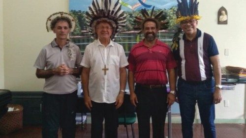 I tre missionari brasiliani assieme al vescovo di São Gabriel da Cachoeira