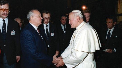 *OR* Giovanni Paolo II con Mikail Gorbaciov. (1-12-89)