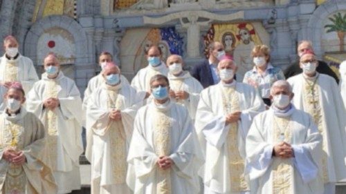 Affinché la Chiesa torni a essere un rifugio QUO-070 Affinché la Chiesa torni a essere un rifugio QUO-070