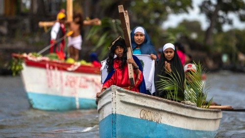 Via crucis sul Lago Cocibolca, in Nicaragua (Inti Ocon / Afp)