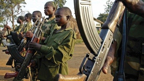 Bambini soldato reclutati da un gruppo armato africano