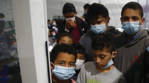 epa09107329 Young children look out from inside a pod at the Donna Department of Homeland Security ...