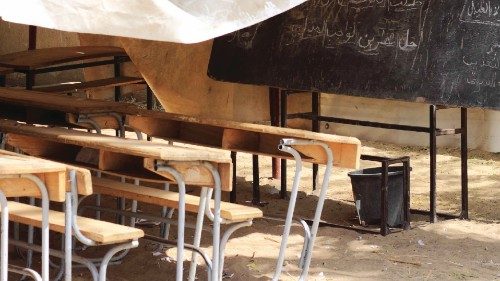  Niger, strage di bambini nel rogo della scuola con i tetti di paglia  QUO-084