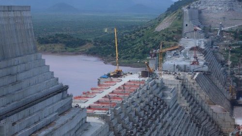La costruzione della Grande diga del rinascimento etiope sul Nilo (Reuters / Tiksa Negeri)