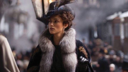 Keira Knightley mentre interpreta Anna Karenina nell’omonimo film di Joe Wright (2012)