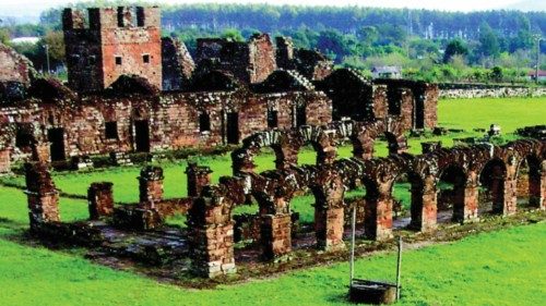 Le rovine di una delle riduzioni gesuite nel Gran Chaco da dove partiva l’attività missionaria Le rovine di una delle riduzioni gesuite nel Gran Chaco da dove partiva l’attività missionaria