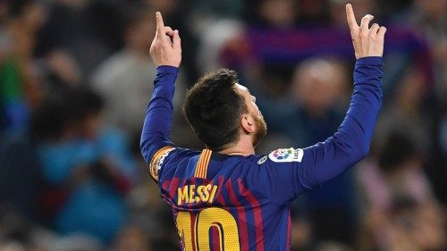 A causa del ritardo nella crescita al futuro campione argentino era stato sconsigliato di fare sport a livello agonistico A causa del ritardo nella crescita al futuro campione argentino era stato sconsigliato di fare sport a livello agonistico