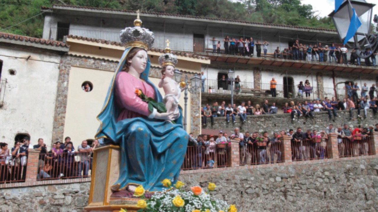 La festa della Madonna di Polsi, santuario mariano della frazione di Polsi nel comune di San Luca, Reggio Calabria (Ansa)