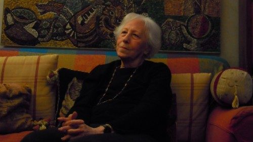 Romana Severini nel salotto della sua casa romana tra le opere del padre Gino Romana Severini nel salotto della sua casa romana tra le opere del padre Gino