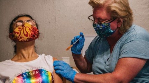 HOUSTON, TEXAS - MAY 13: Volunteer Dr. Laura Loftis administers a Covid-19 vaccine dose on May 13, ... HOUSTON, TEXAS - MAY 13: Volunteer Dr. Laura Loftis administers a Covid-19 vaccine dose on May 13, ...